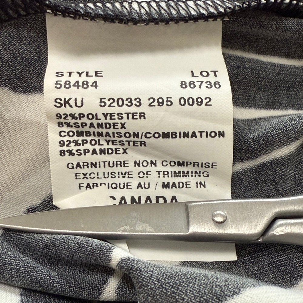 Le Château Geometric Maxi Dress – Size M,made in Canada for vacation or everyday - Picture 3 of 8